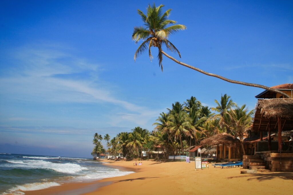 Het strand van Hikkaduwa tijdens backpacken in Sri Lanka.