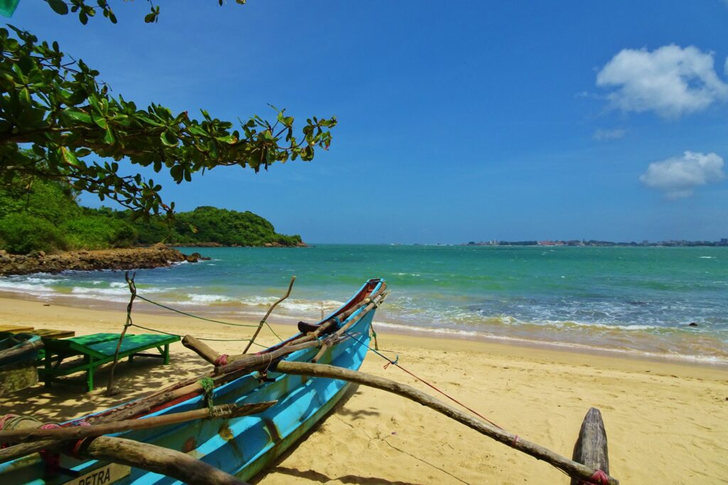 Jungle Beach is het mooiste strand tijdens backpacken Sri Lanka.