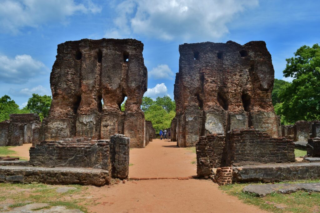 Backpacken in Sri Lanka langs de koningstad Polonnaruwa.