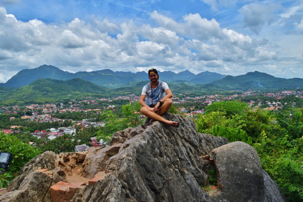 Backpacken Laos, een letterlijk hoogtepunt op Mount Phousi.