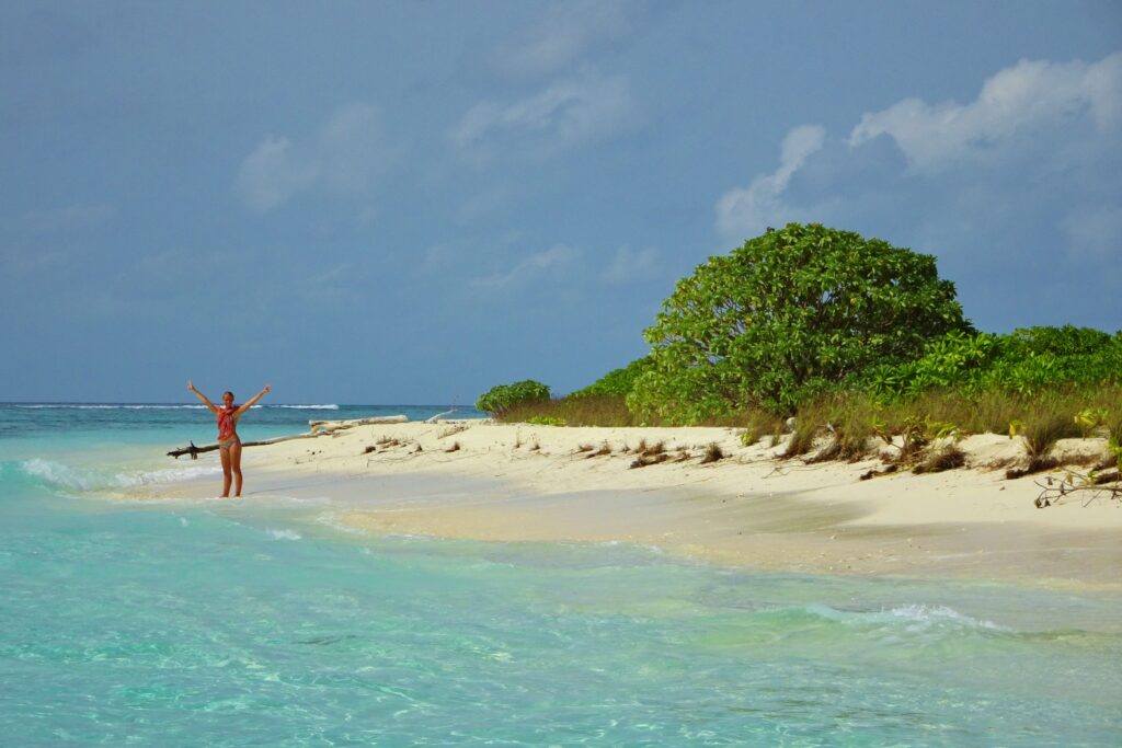 Backpacken op de Malediven brengt je naar stranden waar je normaal nooit zou komen.