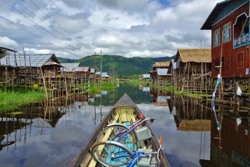 Nog een hoogtepunt van backpacken in Myanmar: Inle Lake.