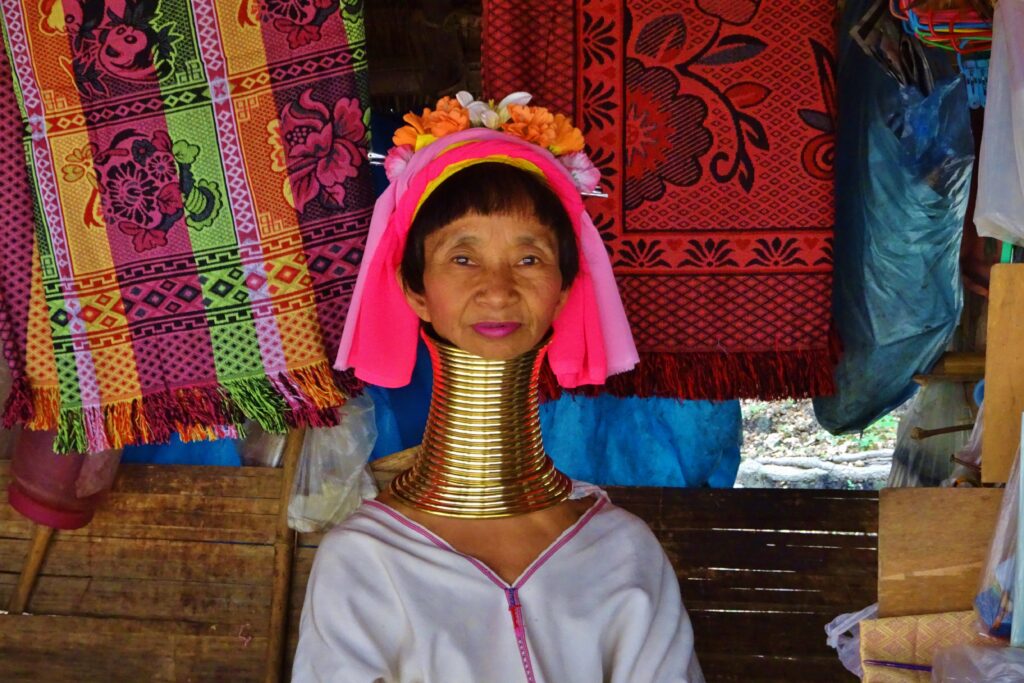 De longnecks zijn een bizarre ervaring als je gaat backpacken in Noord-Thailand.