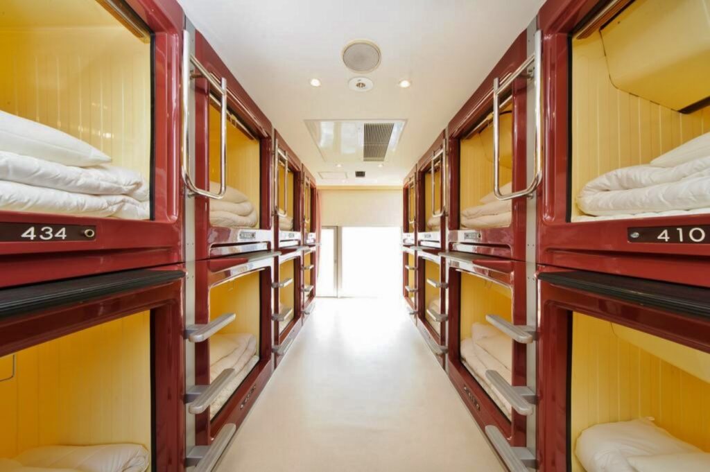 Wat te doen in Tokyo slapen in een capsule hotel