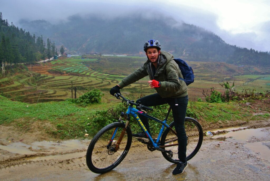 Mountainbike tour tijdens backpacken Sapa Noord-Vietnam