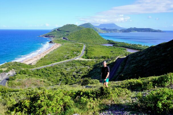 Saint Kitts en Nevis: koloniale geschiedenis en groene bergen
