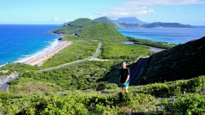 Saint Kitts en Nevis: koloniale geschiedenis en groene bergen