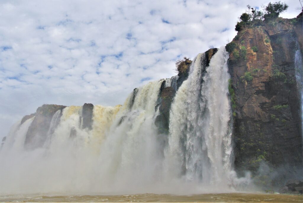 Een boottocht door de Iguazú watervallen is een must!